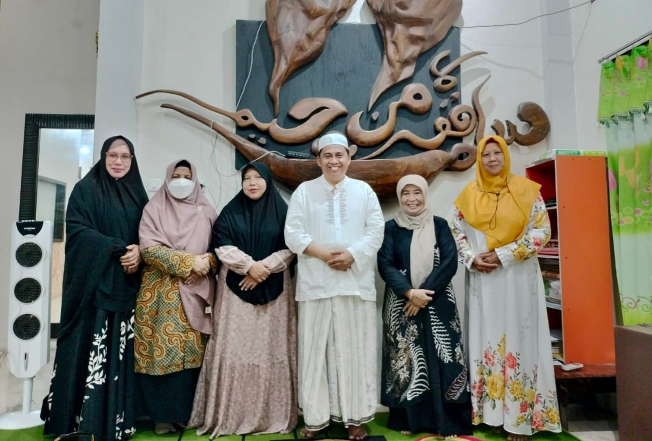 PC Muslimat NU kunjungi Ketua PCNU Gresik