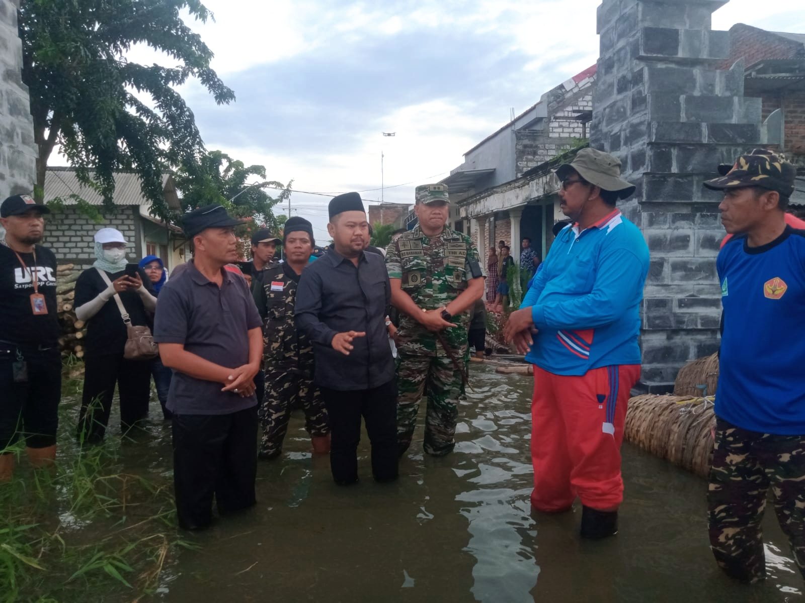 Bupati Gresik Gus Yani saat meninjau desa Sono