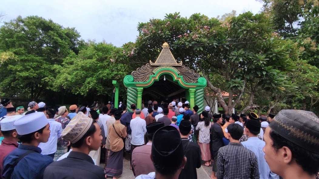 Makam keluarga Qomaruddin Sampurnan Bungah