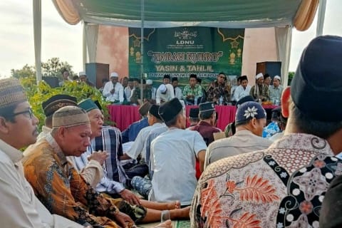 PRNU Sekapuk melalui LDNU Ranting NU Sekapuk menggelar Ziarah Kubro