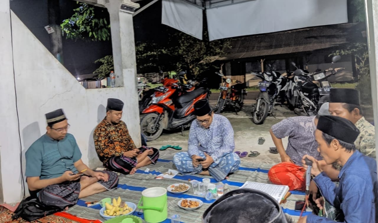 Program rutin Salat Tarawih dan Tadarus Pimpinan Ranting GP Ansor, Banser dan Masjelis Dzikir dan Shalawat Rijalul Ansor Tebuwung, Dukun. Foto: Syafik Hoo/NUGres