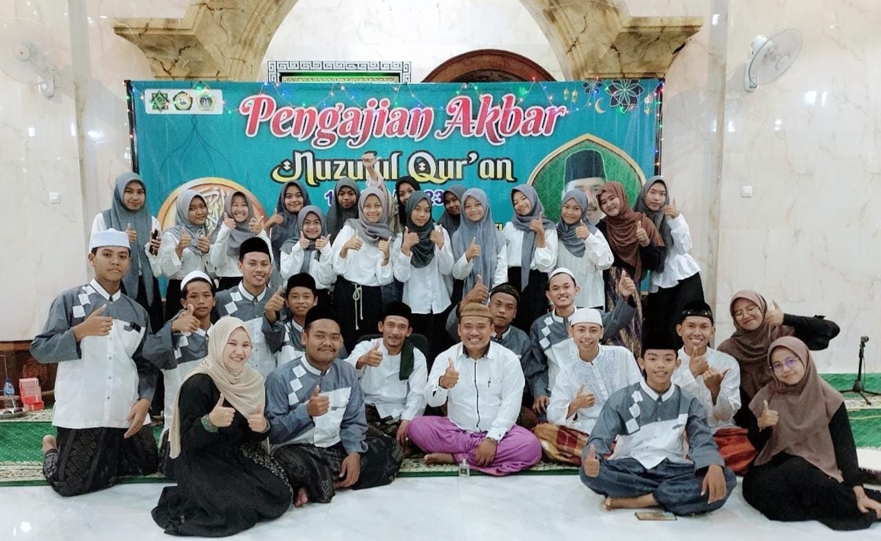 Remas Nurul Hidayah Padeg Cerme Peringati Nuzulul Qur'an, Hadirkan PCNU Gresik Sebagai Pengisi Tausiyahnya