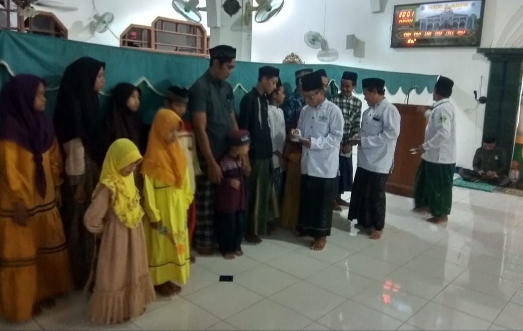 Majelis Wakil Cabang Nahdlatul Ulama Panceng, menggelar Safari Ramadhan 1444 H di PRNU Sidorejo Panceng tepatnya di Masjid Al Ansor. Kegiatan tersebut dirangkai dengan acara peringatan Nuzulul Qur'an dan santunan anak yatim, Ahad (9/4/2023). Foto: Syafik Hoo/NUGres