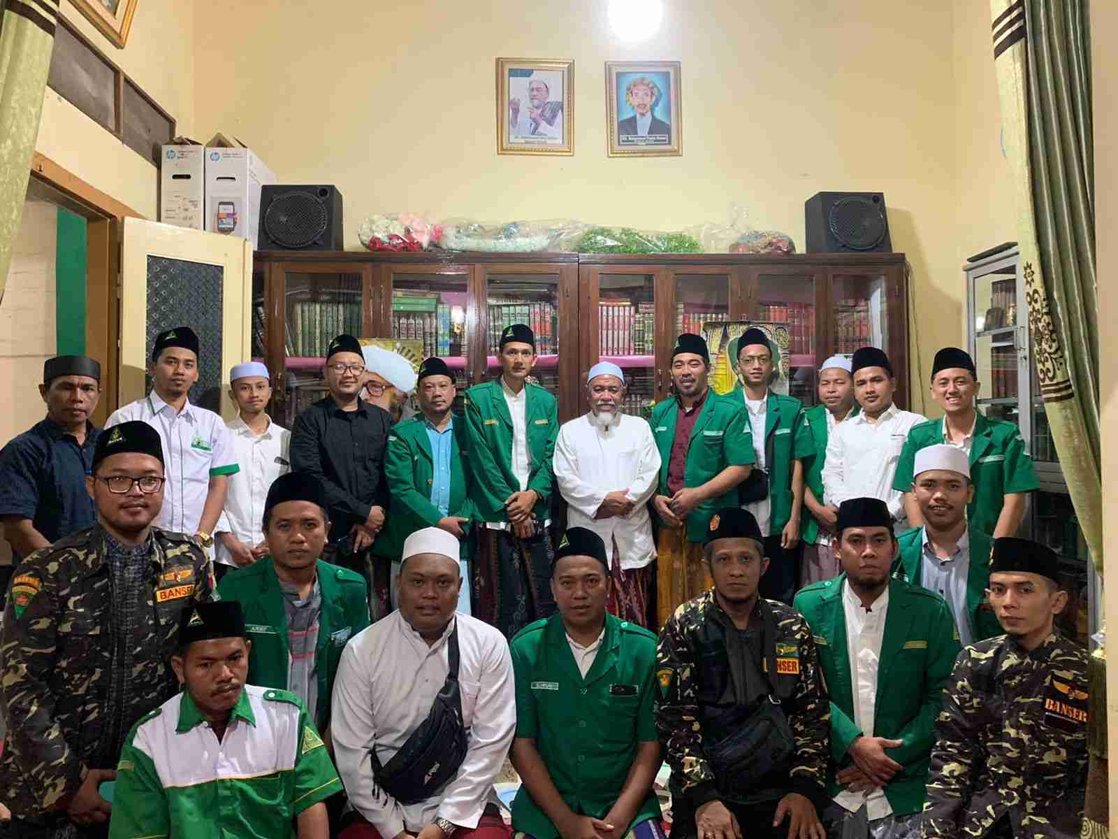 Pimpinan Anak Cabang Gresik menggelar Sowan Kiai, Habaib dan Bupati di Momen Idulfitri 1444 Hijriah. Foto: Tim dok. PAC GP Ansor Gresik/NUGres