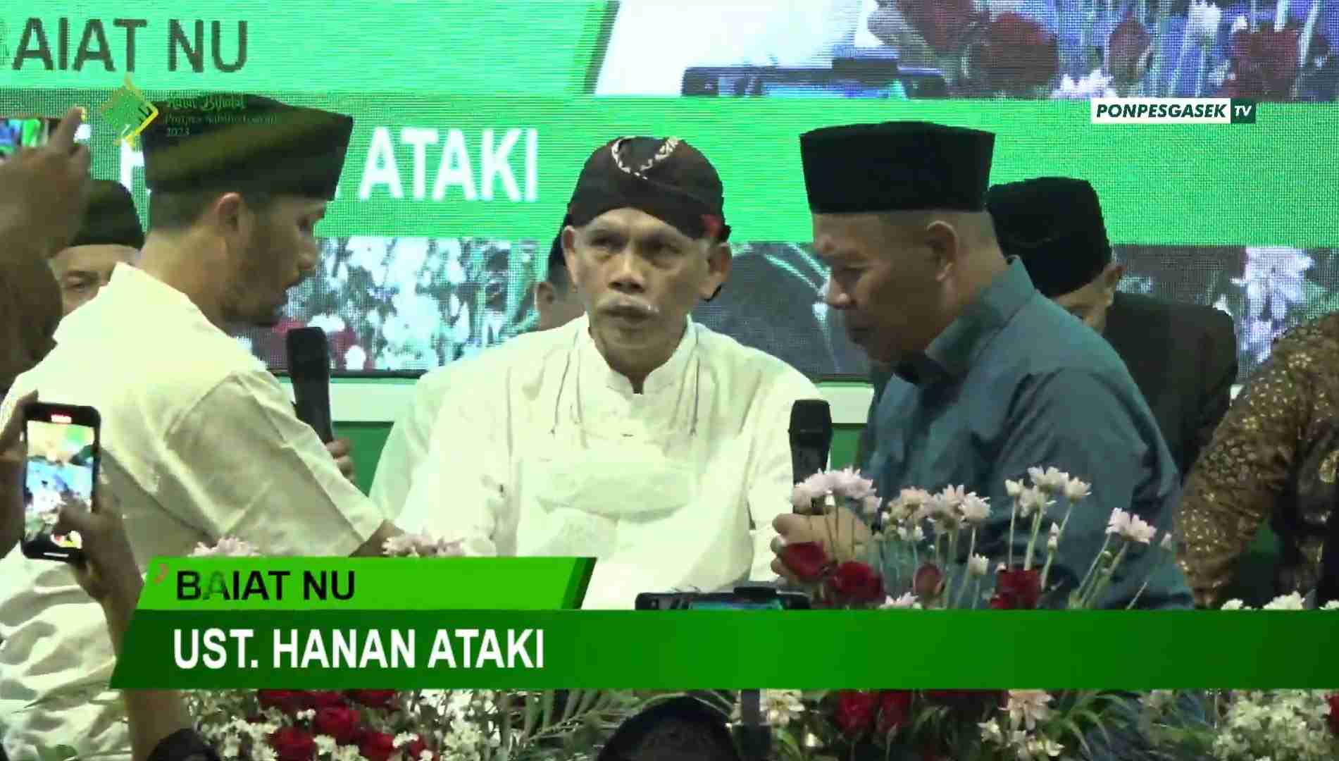 Ustaz Hanan Attai Berbaiat serta Mengikrarkan diri sebagai Warga Nahdlatul Ulama. Foto: Tangkapan Layar Youtube Ponpes Gasek TV/NUGres