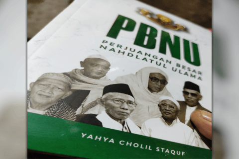 Buku "PBNU Perjuangan Besar Nahdlatul Ulama, Tajdid Jam'iyyah Untuk Khidmah Millenial" yang berisi sejumlah pemikiran dan cita-cita KH Yahya Cholil Staquf. Foto: NUGres