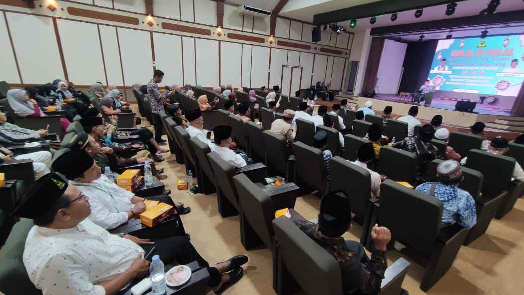 Suasana Halal bihalal Ikatan Alumni Pesantren Tebuireng (Ikapete) Gresik di Gedung Nasional Indonesia Kabupaten Gresik, pada Senin (1/5/2023). Foto: Ikapete Gresik/NUGres