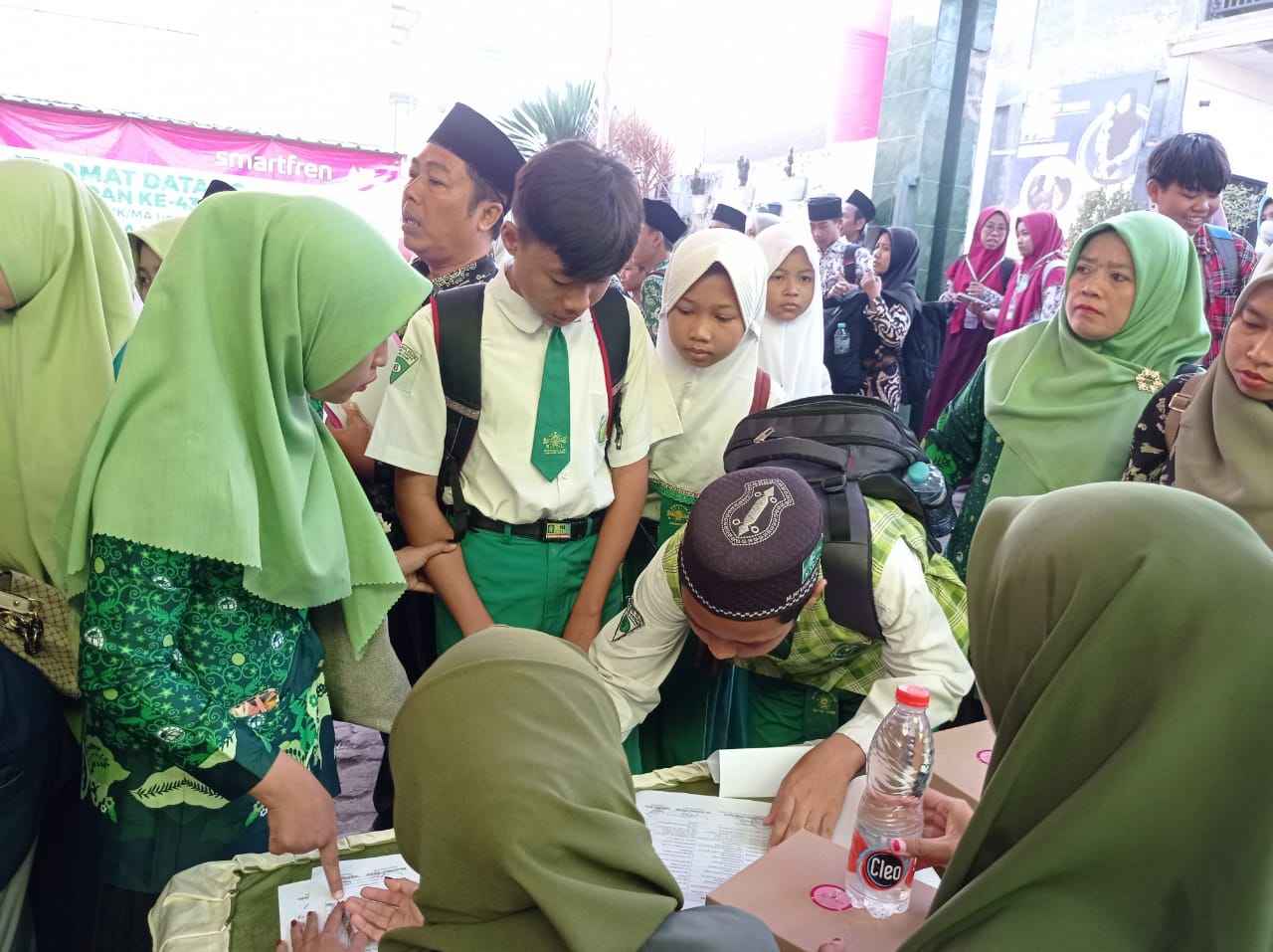 Ratusan Siswa-siswi Antusias Ikuti Pemilihan Pelajar Teladan Tingkat Kabupaten ke-43 LP Maarif NU Cabang Gresik, Ahad (28/5/2023) di di Yayasan Malik Ibrahim Desa Soko Kecamatan Wringinanom, Gresik. Foto: Dok. LP Maarif NU Cabang Gresik/NUGres