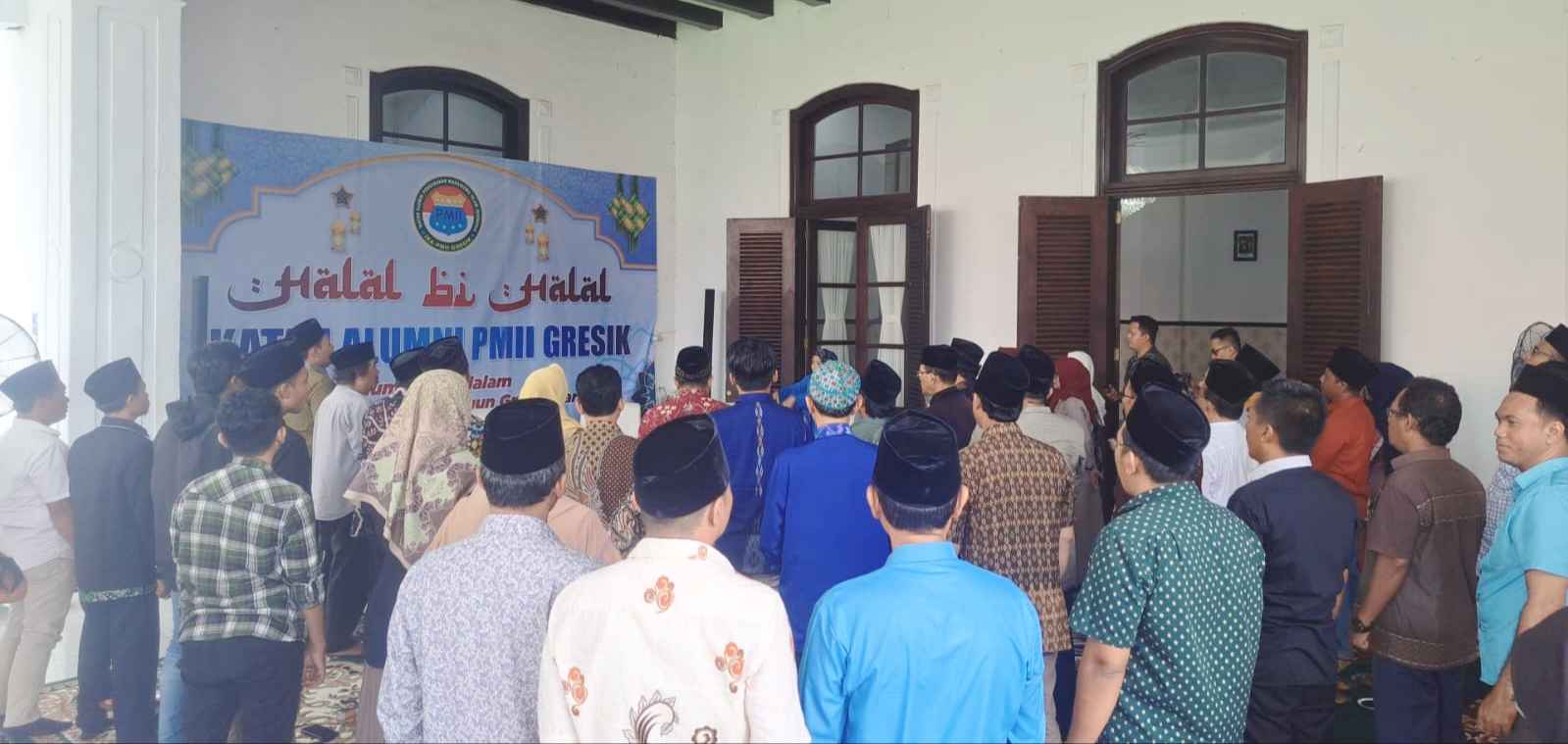 Ratusan Alumni dan Kader PMII Tumplek Blek di Rumah Dinas Wabup Gresik