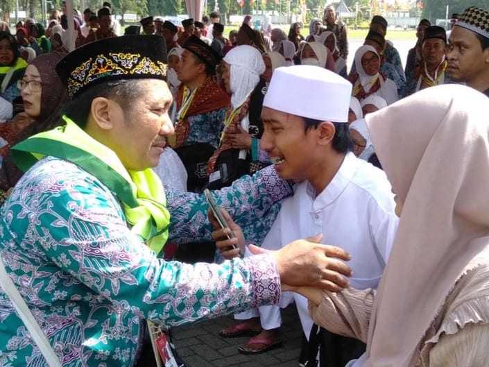 Ratusan CJH Gresik Gelombang Dua Dilepas, Wabup Gresik Hj Aminatun Habibah Doakan Jamaah Sehat dan Lancar Jalani Ibadah Haji, Rabu (14/6/2023). Foto: Chofifah QN/NUGres