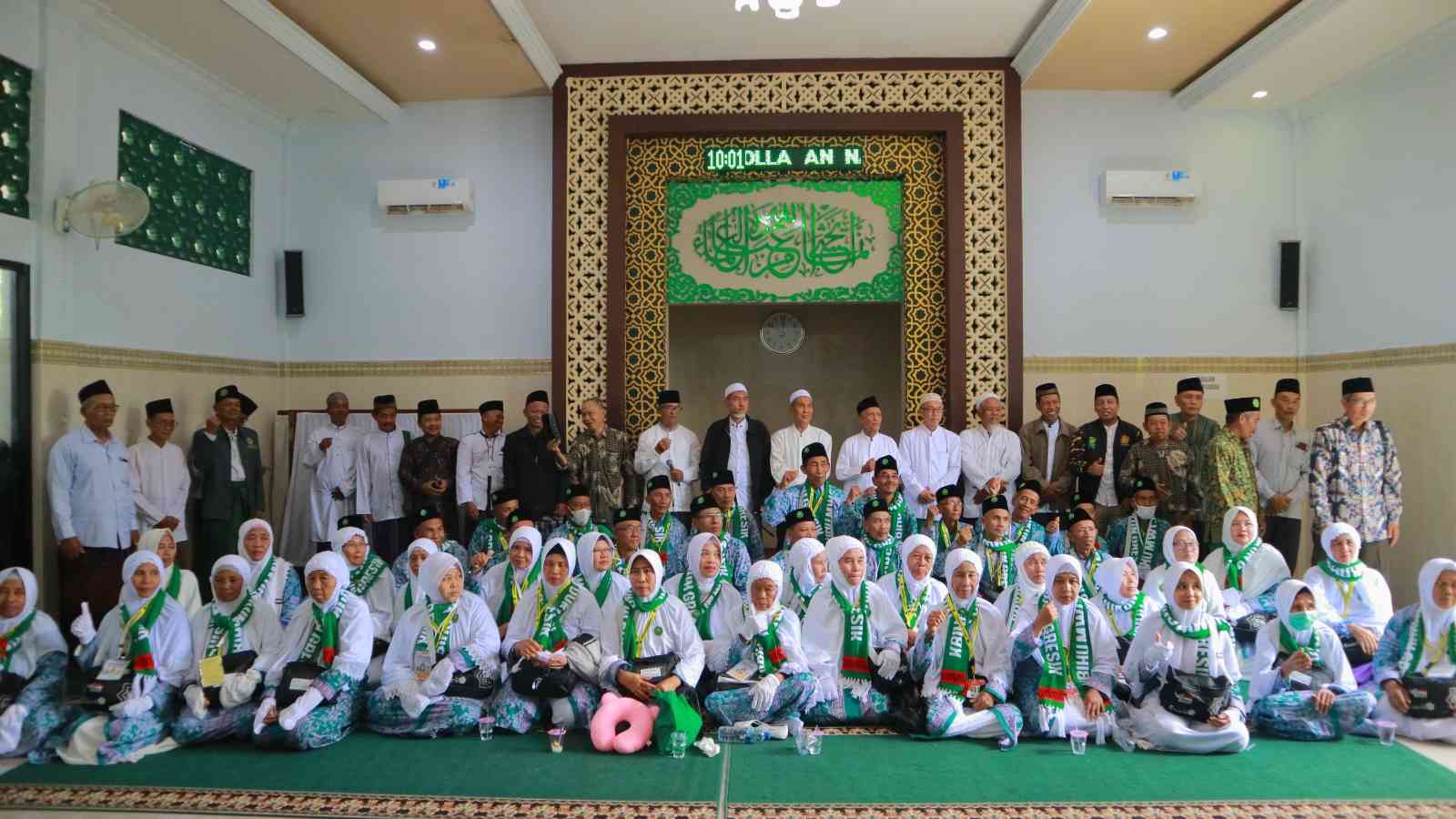 Kelompok Bimbingan Ibadah Haji dan Umroh (KBIHU) Majelis Wakil Cabang Nahdlatul Ulama (MWCNU) Dukun, memberangkatkan 47 CJH (Calon Jamaah Haji), Kamis (8/6/2023). Foto: dok MWCNU Dukun/NUGres