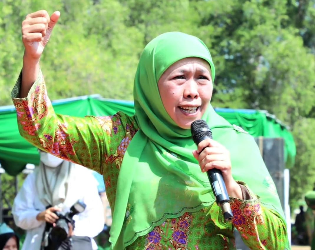 Ketua Umum Pimpinan Pusat Muslimat NU, Hj Khofifah Indar Parawansa saat memberikan sambutan dan arahan peringatan Hari Lahir Muslimat NU ke 77 di Tegal, Jawa Tengah, Sabtu (10/6/2023). Foto: instagram offical @khofifah.ip/NUGres