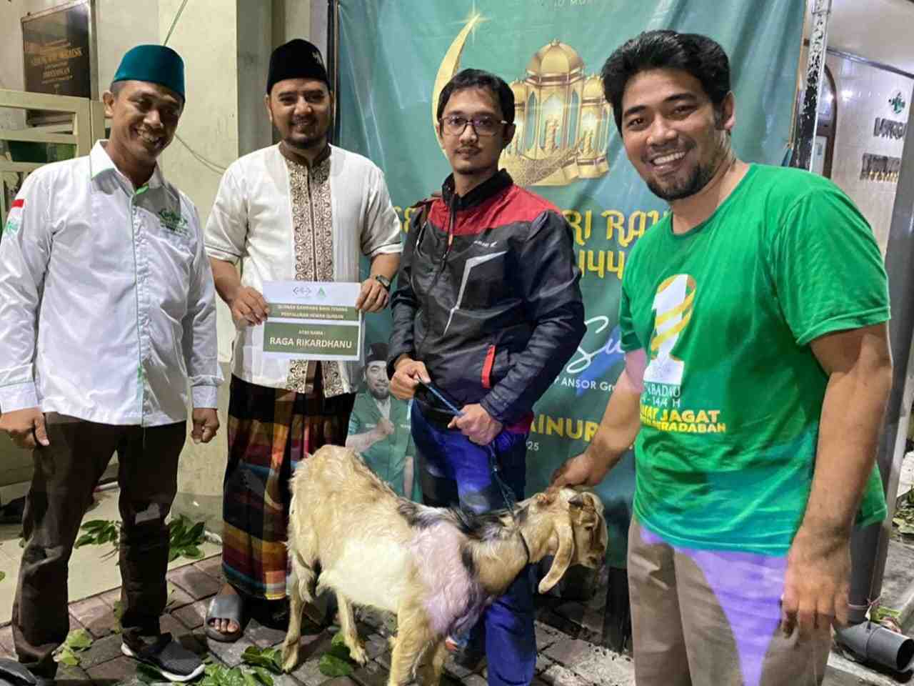 Penyaluran Kambing Rabu (28/6/2023), Progam Layanan "Qurban Gampang bikin Tenang", salah satu program inovatif LAZISNU MWCNU Gresik bareng PAC GP Ansor Gresik. Foto: M. Bachtiar Syuhri/NUGres