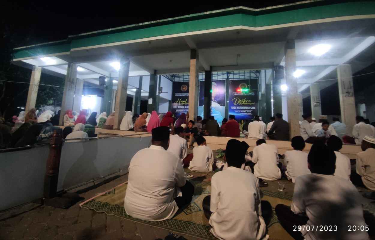 Ratusan jamaah ikuti Istighosah Musabbi'at di Pondok Pesantren Salafy Al Fithroh Sitarda, Ujungpangkah Gresik. Foto: NUGres