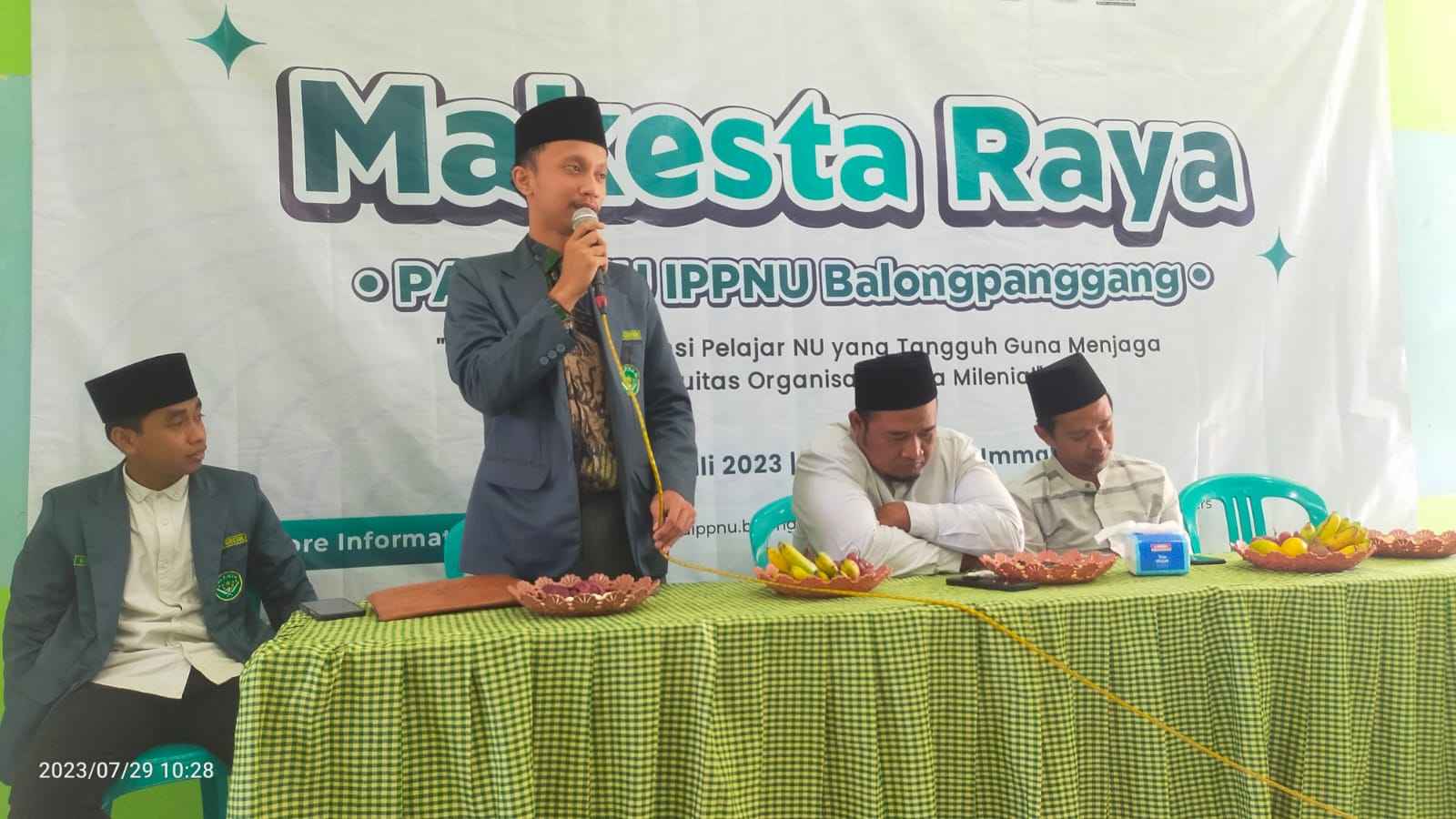 Ketua Pimpinan Cabang Ikatan Pelajar Nahdlatul Ulama Gresik, Moh. Nasih Alhashas saat menyampaikan sambutan Makesta PAC IPNU IPPNU Balongpanggang. Foto: Syamsul Arif/NUGres