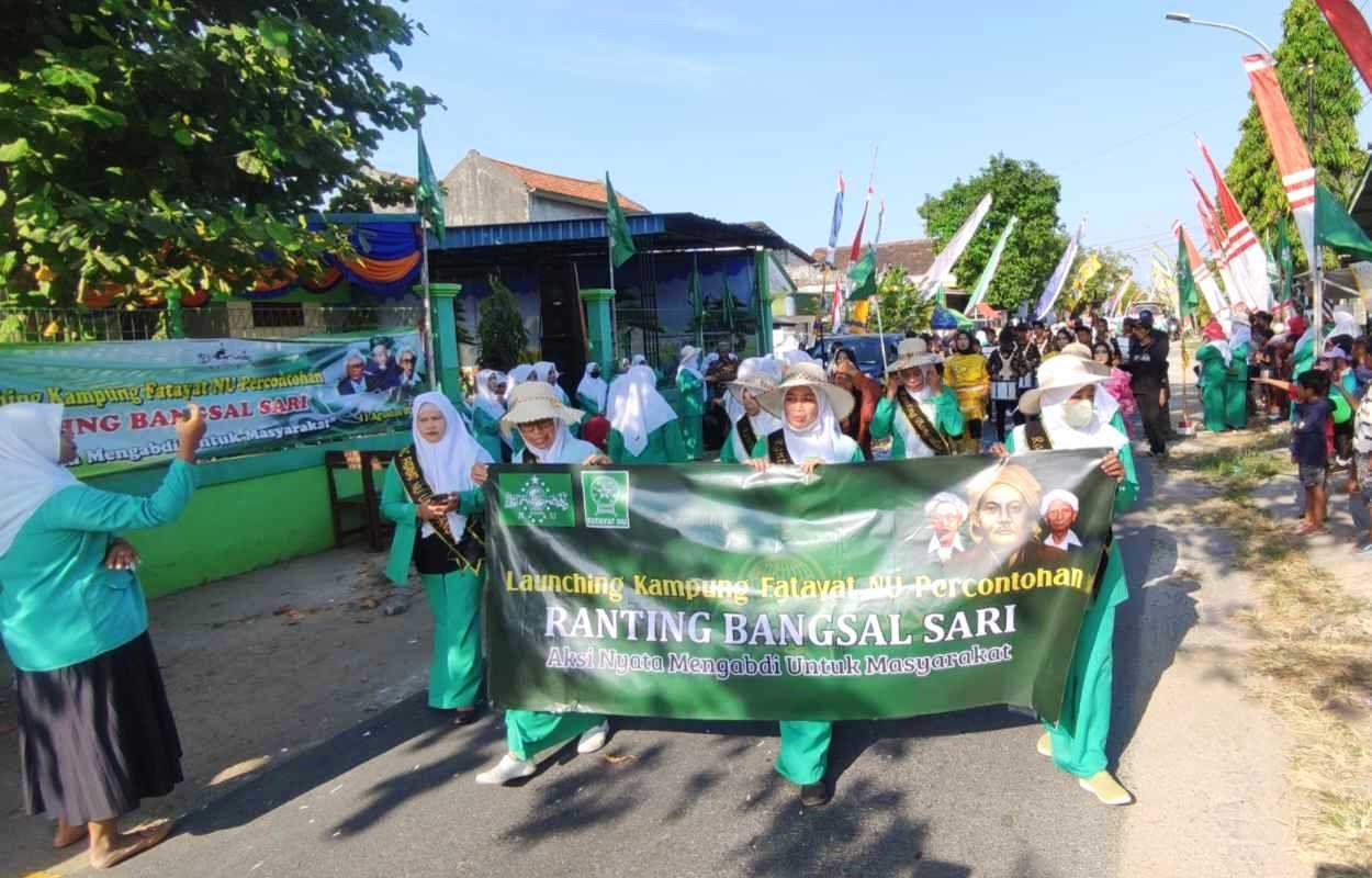 Pimpinan Anak Cabang Fatayat NU Ujungpangkah melaunching Kampung Fatayat NU Percontohan, Jumat (11/8/2023). Foto: dok PAC Fatayat NU Ujungpangkah/NUGres