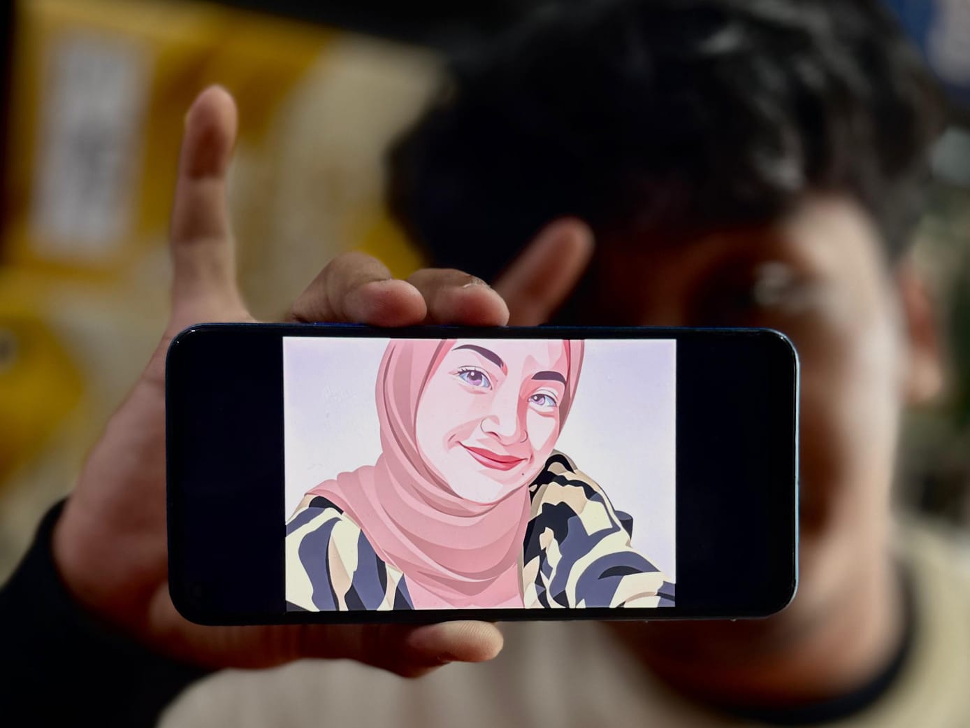 Bisma menunjukkan salah satu hasil sentuhan digital art yang ia buat. Foto: NUGres