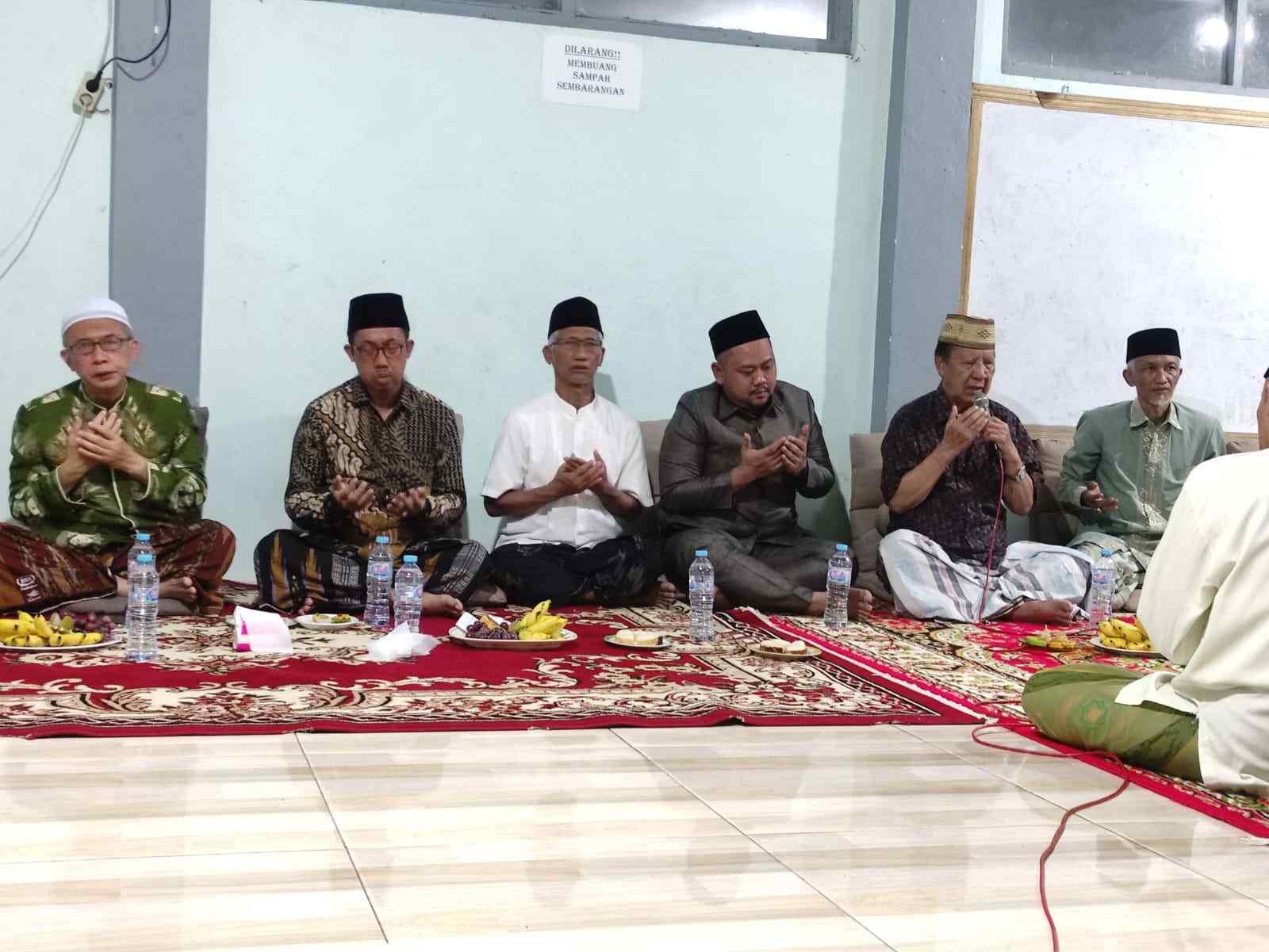 Haul ke-1 almaghfurlah KH Mahfudz Ma'sum, Kamis (5/10/2023) malam, nampak dihadiri Bupati Gresik H Fandi Akhmad Yani. Foto: NUGres