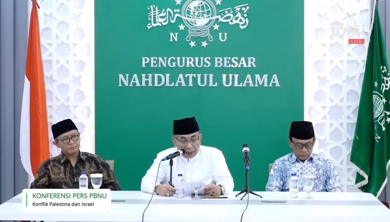 Ketua Umum PBNU KH Yahya Cholil Staquf, saat membaca sikap dan seruan PBNU merespons konflik Palestina-Israel. Foto: tangkapan layar youtube TVNU/NUGres
