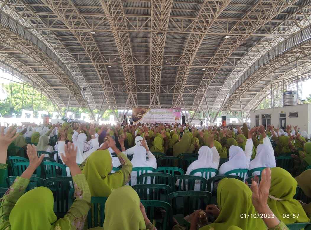 Kader Muslimat NU Gresik Peringati Maulid Nabi Muhammad Saw sekaligus Road to Hari Santri Nasional 2023, Ahad (1/10/2023). Foto: NUGres