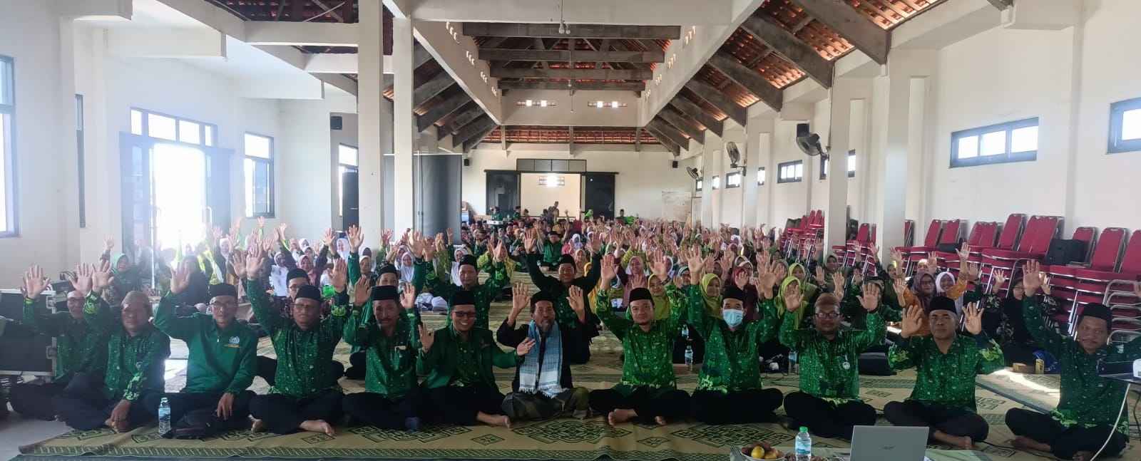 Ratusan Guru NU di Zona D (Panceng, Dukun, Ujungpangkah dan Sidayu) Antusias Ikuti Workhsop Pergunu Gresik, Kamis (19/10/2023) di Aula KH Ja'far YPP Tarbiyatut Thalibin Desa Petung Kecamatan Panceng Kabupaten Gresik. Foto: dok Pergunu Gresik/NUGres