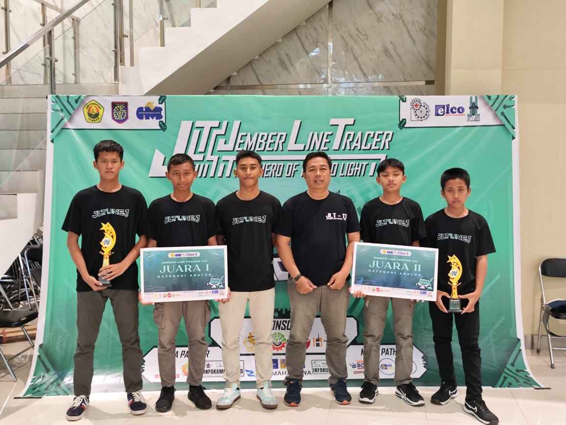 Para siswa yang sekaligus Anggota Pimpinan Komisariat IPNU MTs Tarbiyatul Wathon Campurejo Panceng Gresik Berhasil Raih Juara Nasional Lomba Robotika Nasional. Foto: M Kholilullah/NUGres