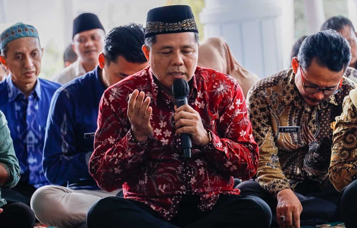 Kepala Kantor Kementerian Agama Kabupaten Gresik, Dr H Moh. Ersat, M.HI. Foto: ist/NUGres