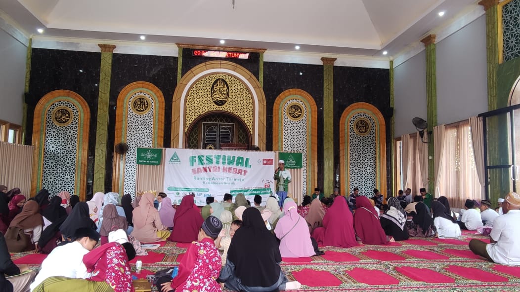 Festival Santri Hebat digelar Pimpinan Ranting GP Ansor Turirejo, Kedamean Gresik, sebagai upaya mengembangkan bakat santri TPQ di desa setempat. Foto: Rozi/NUGres