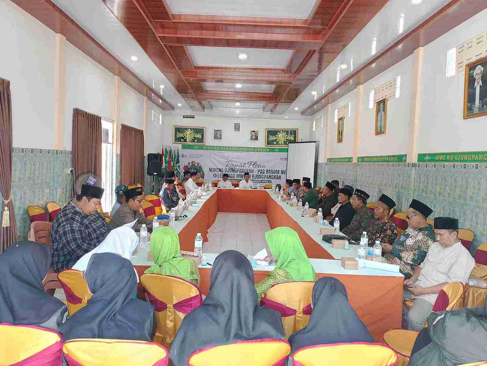 Rapat Pleno Pra Musyawarah Kerja ke-2 digelar MWCNU Ujungpangkah dengan melibatkan jajaran Syuriyah Tanfidziyah MWCNU, pengurus Lembaga dan pimpinan Badan Otonom se-Anak Cabang Ujungpangkah, Ahad (12/11/2023). Foto: dok MWCNU Ujungpangkah