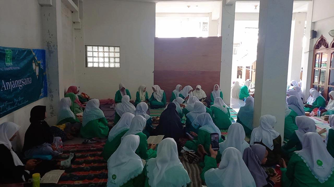 Suasana anjangsana PAC Fatayat NU Kebomas di Ranting Fatayat NU Prambangan, Kebomas Gresik, Ahad (17/12/2023). Foto: dok Fatayat NU Kebomas