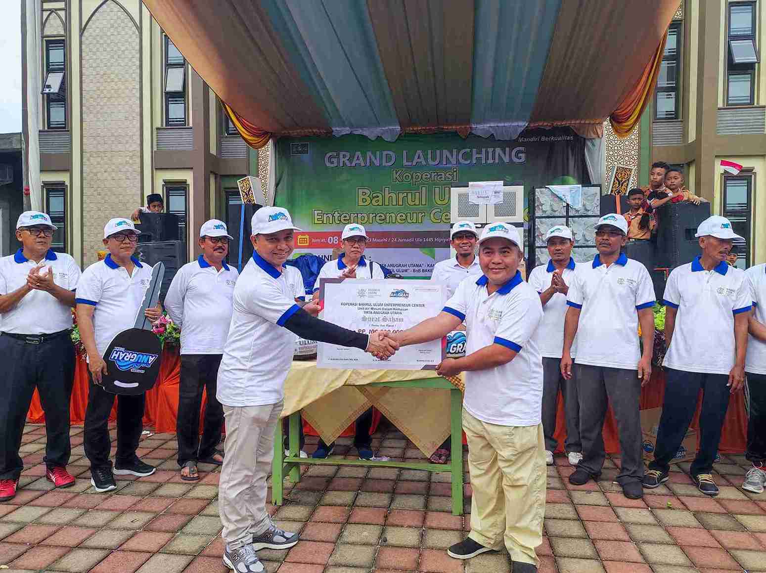 Grand launching Koperasi BEC (Bahrul Ulum Enterpreneur Center), Taman Pendidikan Bahrul Ulum Sekapuk Ujungpangkah Gresik. Foto: Kholil/NUGres