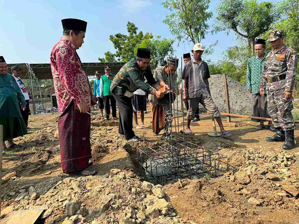 MWCNU Wringinanom membangun fasilitas ibadah bagi warga nahdliyin Dusun Sumbersuko, Desa Lebanisuko Wringinanom Gresik, Jumat (8/12/2023). Foto: dok MWCNU Wringinanom/NUGres