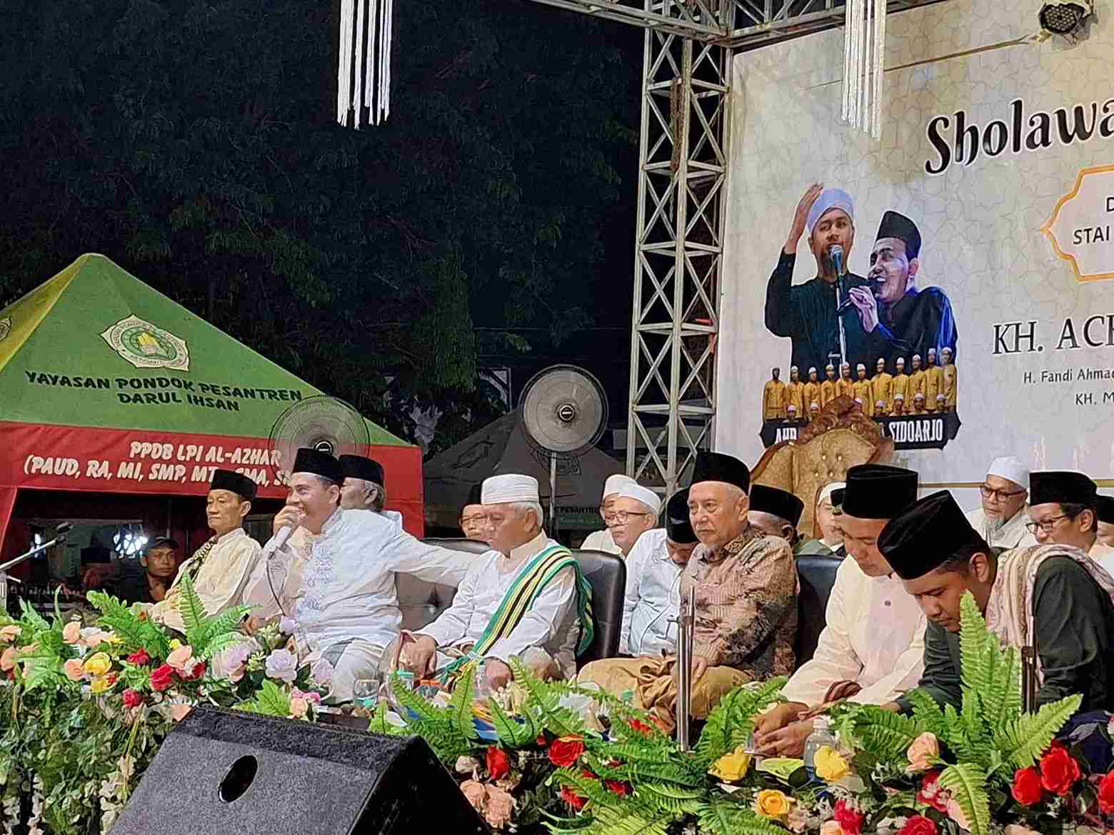 Tasyakuran Institut Al Azhar (ISTAZ) Menganti Gresik diisi dengan Sholawat, Ijazah dan Pengajian dari KH Achmad Chalwani, Selasa (27/12/2023). Foto: Arif/NUGres