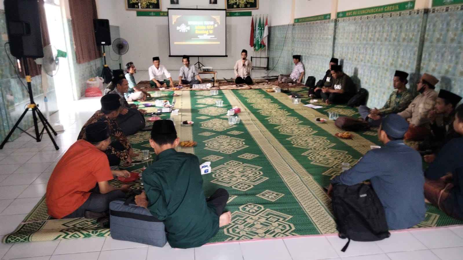 Bimbingan teknis Sistem Informasi Nahdlatul Ulama digelar di MWCNU Ujungpangkah melibatkan sejumlah admin di tingkat Ranting setempat, Rabu (24/1/2024) kemarin. Foto: Ali/NUGres