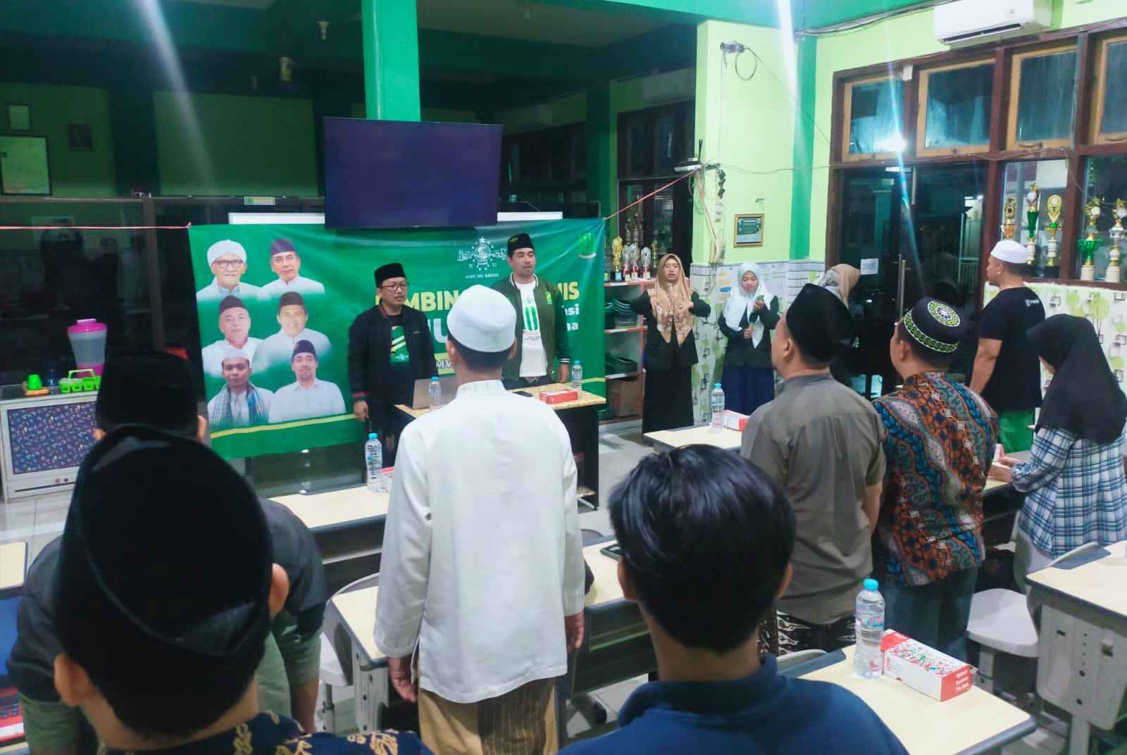 Bimbingan teknis Sistem Informasi Nahdlatul Ulama (SiNU) Gresik di MWCNU Gresik, Senin (29/1/2024) malam. Foto: dok MWCNU Gresik/NUGres