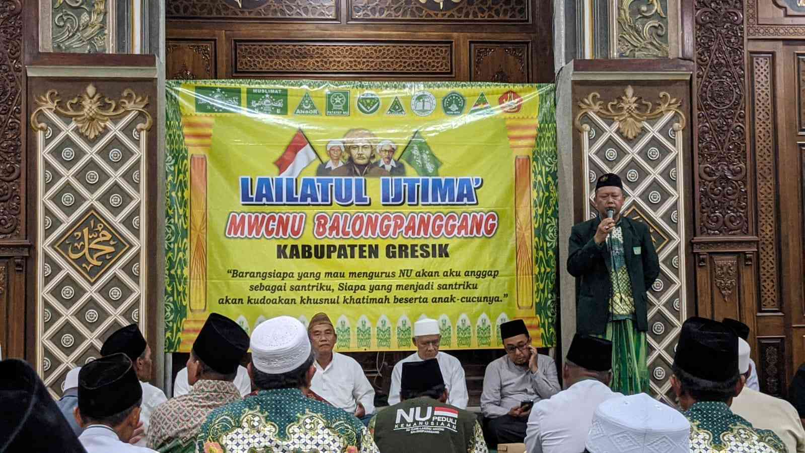Di tengah gelaran Lailatul Ijtima, Sabtu (13/1/2024) malam, Ketua Majelis Wakil Cabang Nahdlatul Ulama Balongpanggang ajak pengurus dan warga NU menjaga Pemilu 2024 berlangsung damai, tertib dan aman. Foto: Samsul Arif/NUGres