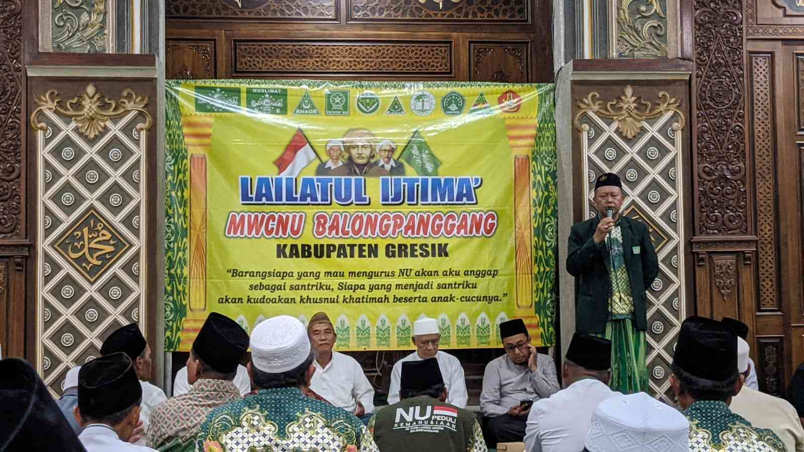 Di tengah gelaran Lailatul Ijtima, Sabtu (13/1/2024) malam, Ketua Majelis Wakil Cabang Nahdlatul Ulama Balongpanggang ajak pengurus dan warga NU menjaga Pemilu 2024 berlangsung damai, tertib dan aman. Foto: Samsul Arif/NUGres