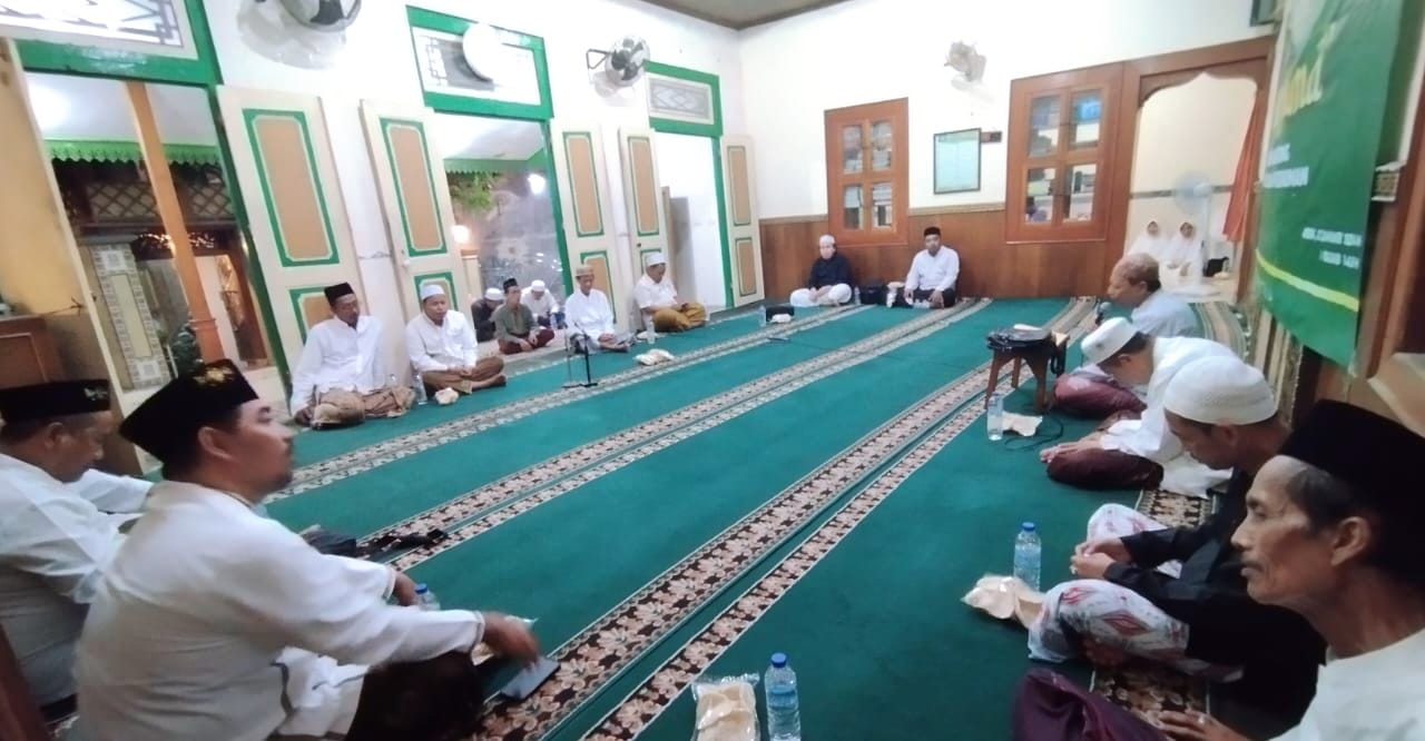 Pengurus Ranting Nahdlatul Ulama Ranting Pekauman menggelar Lailatul Ijtima', Sabtu (13/1/2024). Foto: dok PRNU Pekauman/NUGres