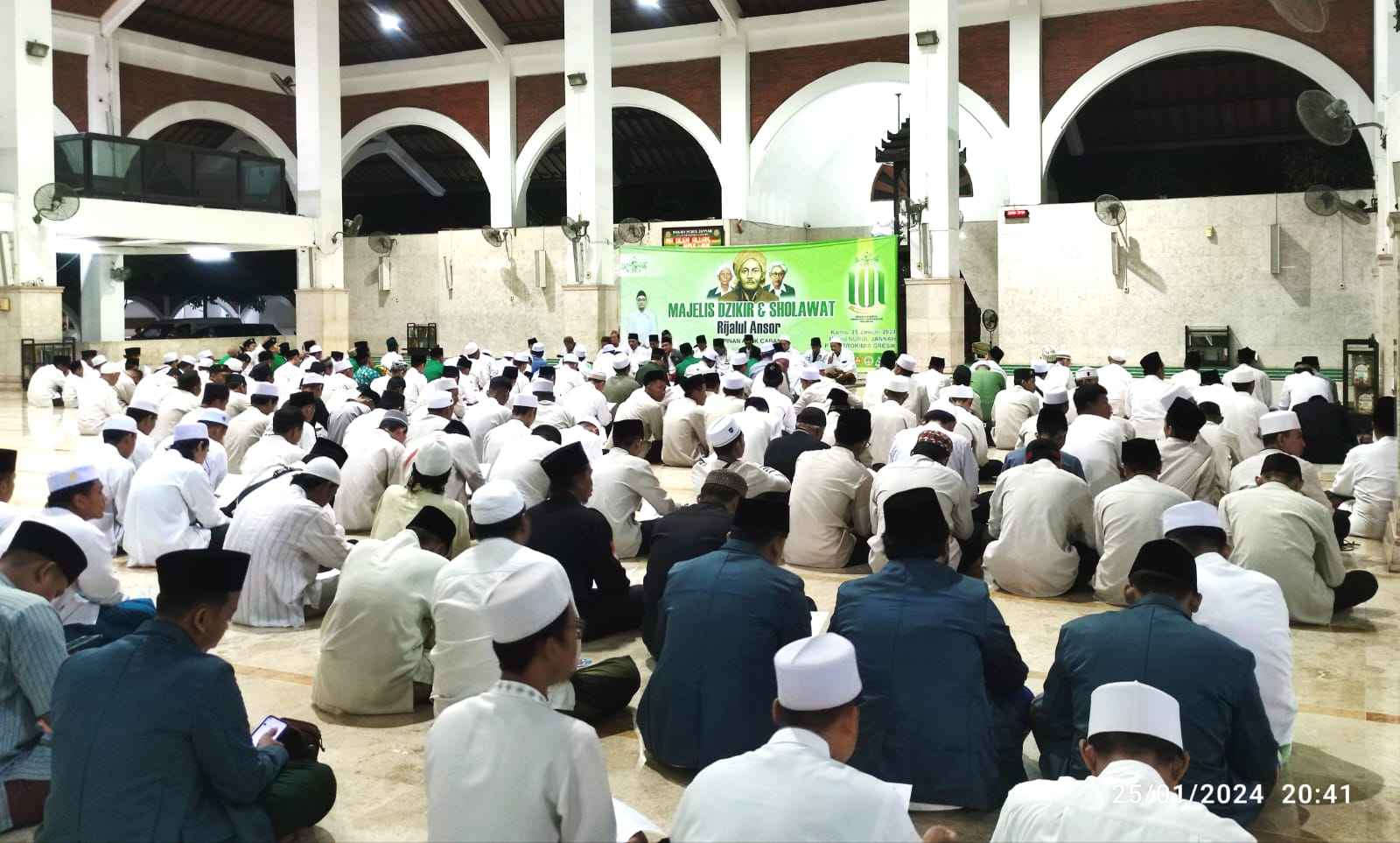 Peringati Hari Lahir ke-101 Nahdlatul Ulama, PAC MDS RA Gresik, Kebomas dan Manyar gelar majelis akbar, Kamis (25/1/2024) malam. Foto: NUGres