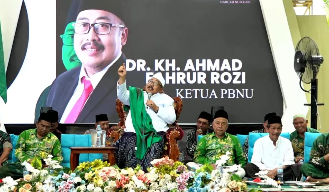 Ketua PBNU KH Fahrurrozi saat menyampaikan nasihat dan motivasi di Peringatan Harlah ke-101 NU yang diselenggarakan MWCNU Bungah di Ranting Abar Abir, Kamis (29/2/2024). Foto: Tangkapan layar YouTube MWC NU Bungah/NUGres