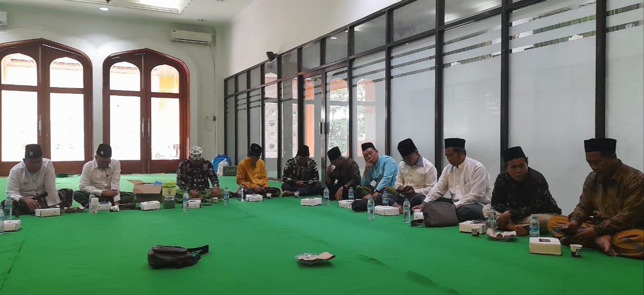 Pengurus Cabang dan Wakil Cabang LDNU Gresik bermusyawarah membahas kegiatan yang bakal digelar dalam waktu dekat. Foto: dok PC LDNU Gresik/NUGres