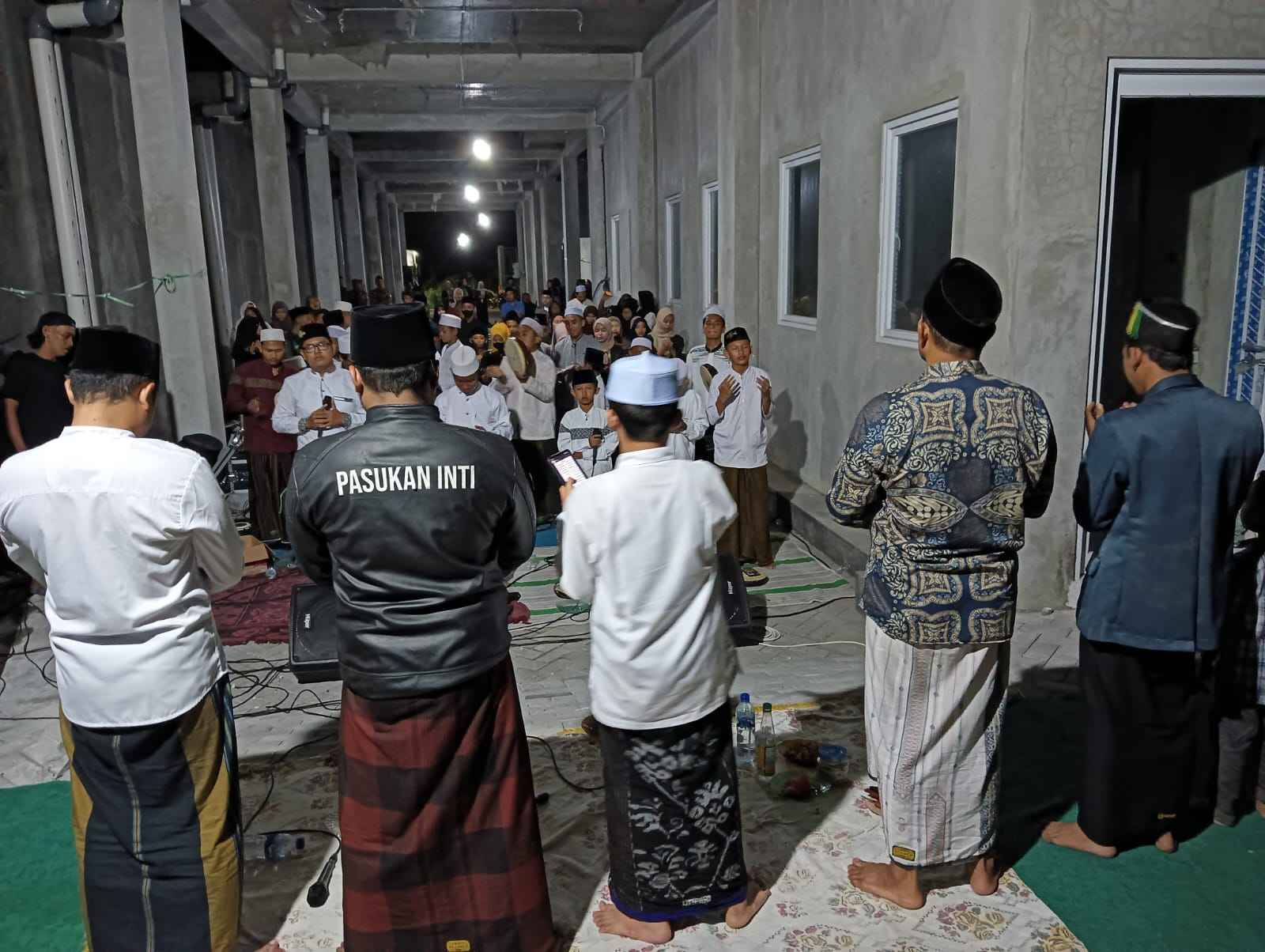 Peringatan Harlah IPNU ke-70 dan IPPNU ke-69 tahun, digelar oleh PAC IPNU IPPNU Cerme bersama Tim Hadrah Syekhermania berlangsung sederhana namun khidmat, Ahad (25/2/2024). Foto: Febrian/NUGres