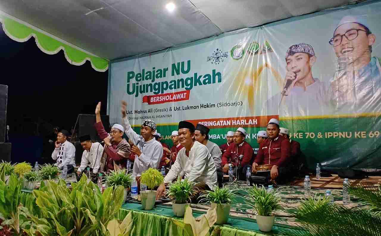 Ratusan pelajar, santri dan warga Nahdliyin di Ujungpangkah Rayakan Harlah ke-70 IPNU, di Pondok Pesantren Mambaul Ihsan Banyuurip Ujungpangkah Gresik, Ahad (25/2/2024) malam. Foto: dok PAC IPNU IPPNU Ujungpangkah/NUGres