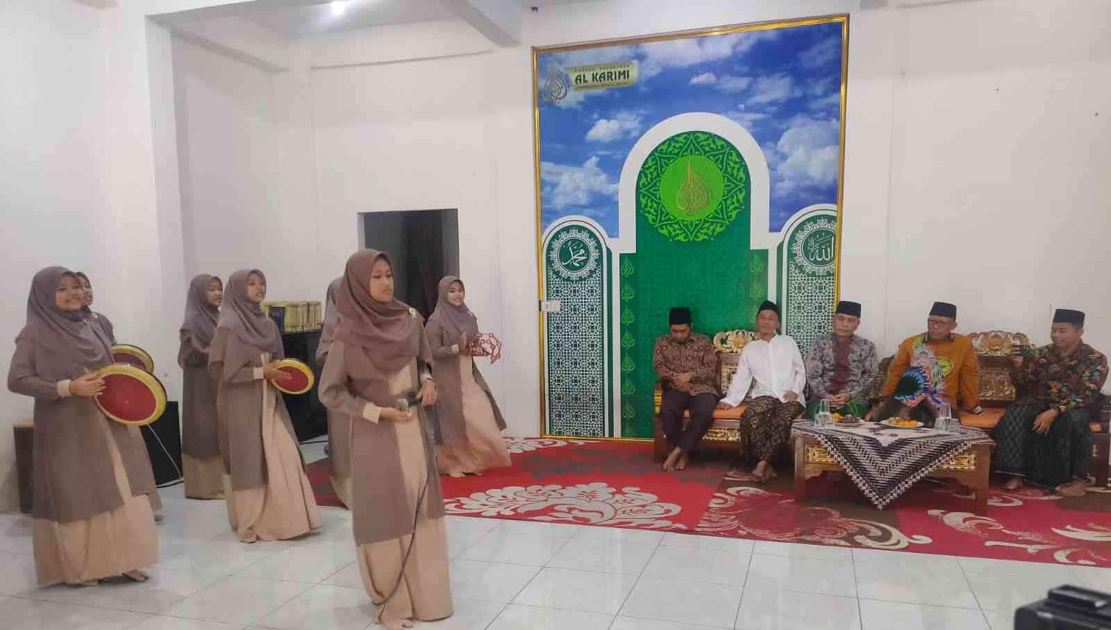 Rektor Universitas Islam Malang saat mengunjungi Pondok Pesantren Al Karimi Tebuwung Dukun Gresik, Kamis (22/2/2024). Foto: Mahbub Junaidi/NUGres