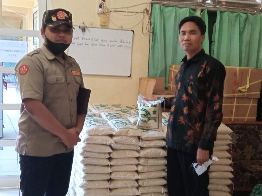 PRODUK ANDALAN. Beras ECO NU menjadi bagian dari gerakan pemberdayaan perekonomian Nahdliyyin yang dikelola oleh Lazisnu MWCNU Cerme, Gresik. Foto: dok Lazisnu MWCNU Cerme/NUGres