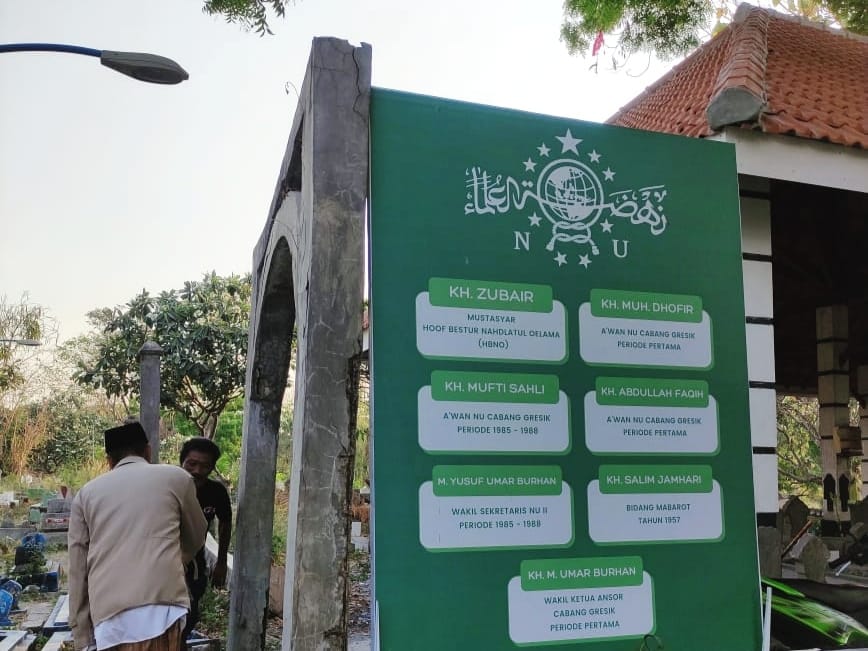 Makam pendiri NU Gresik di kompleks pemakaman Islam Kelurahan Tlogo Pojok, Kecamatan Gresik, Kabupaten Gresik. Foto: NUGres