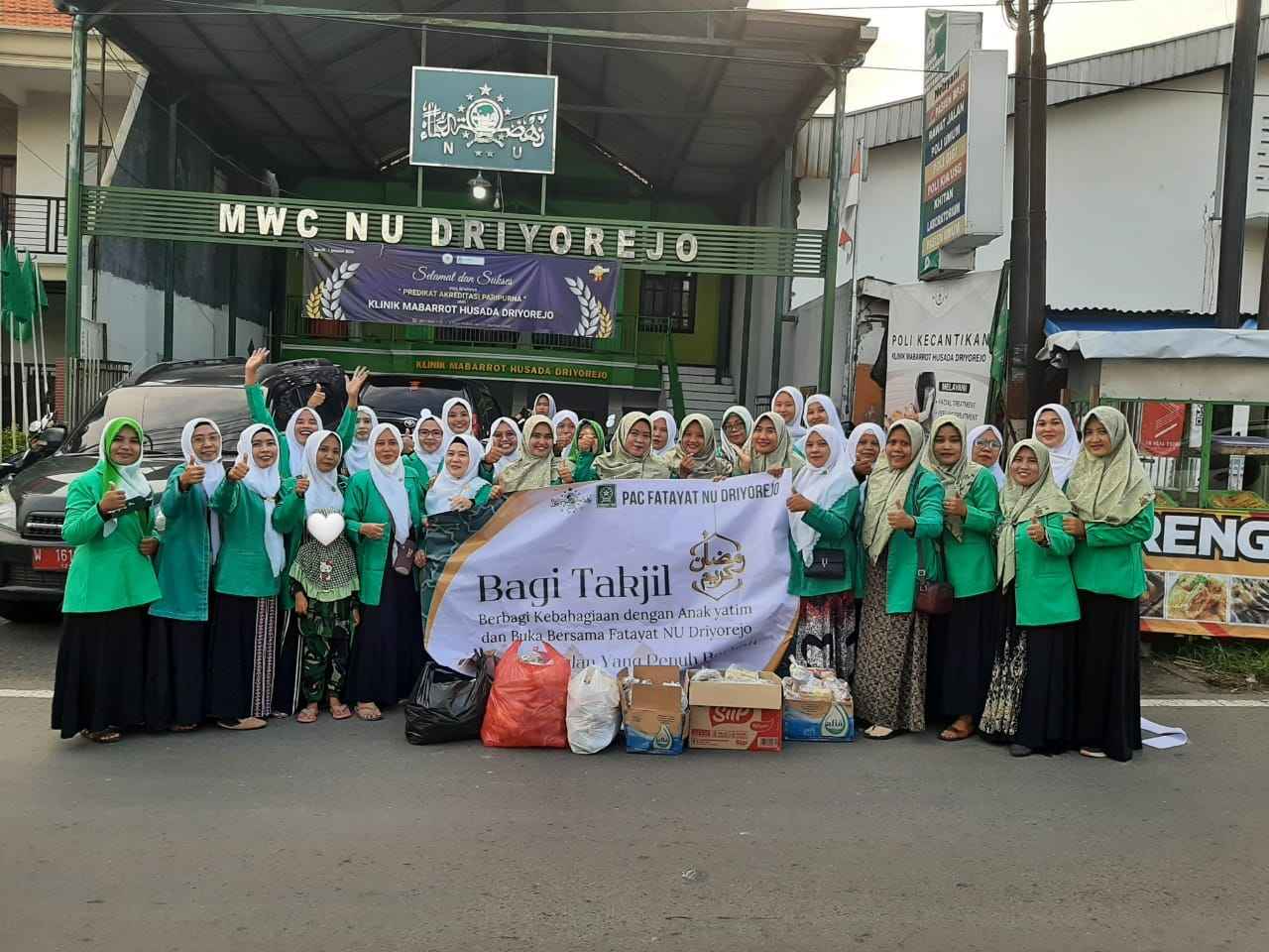 Kader Fatayat NU Driyorejo bersemangat menebar kebahagiaan di bulan suci Ramadhan 1445 Hijriah. Foto: dok PAC Fatayat NU Driyorejo/NUGres