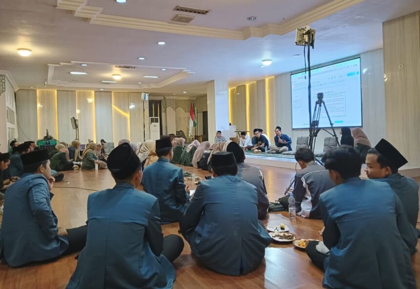 Beberapa kader PC IPNU IPPNU Gresik turut hadir dalam kegiatan Sparkling Ramadhan Batch 2 yang diadakan oleh PW IPNU IPPNU Jawa Timur di Gedung PWNU Jatim, Surabaya, Jumat (29/3/2024), kemarin. Foto: dok PC IPNU IPPNU Gresik/NUGres