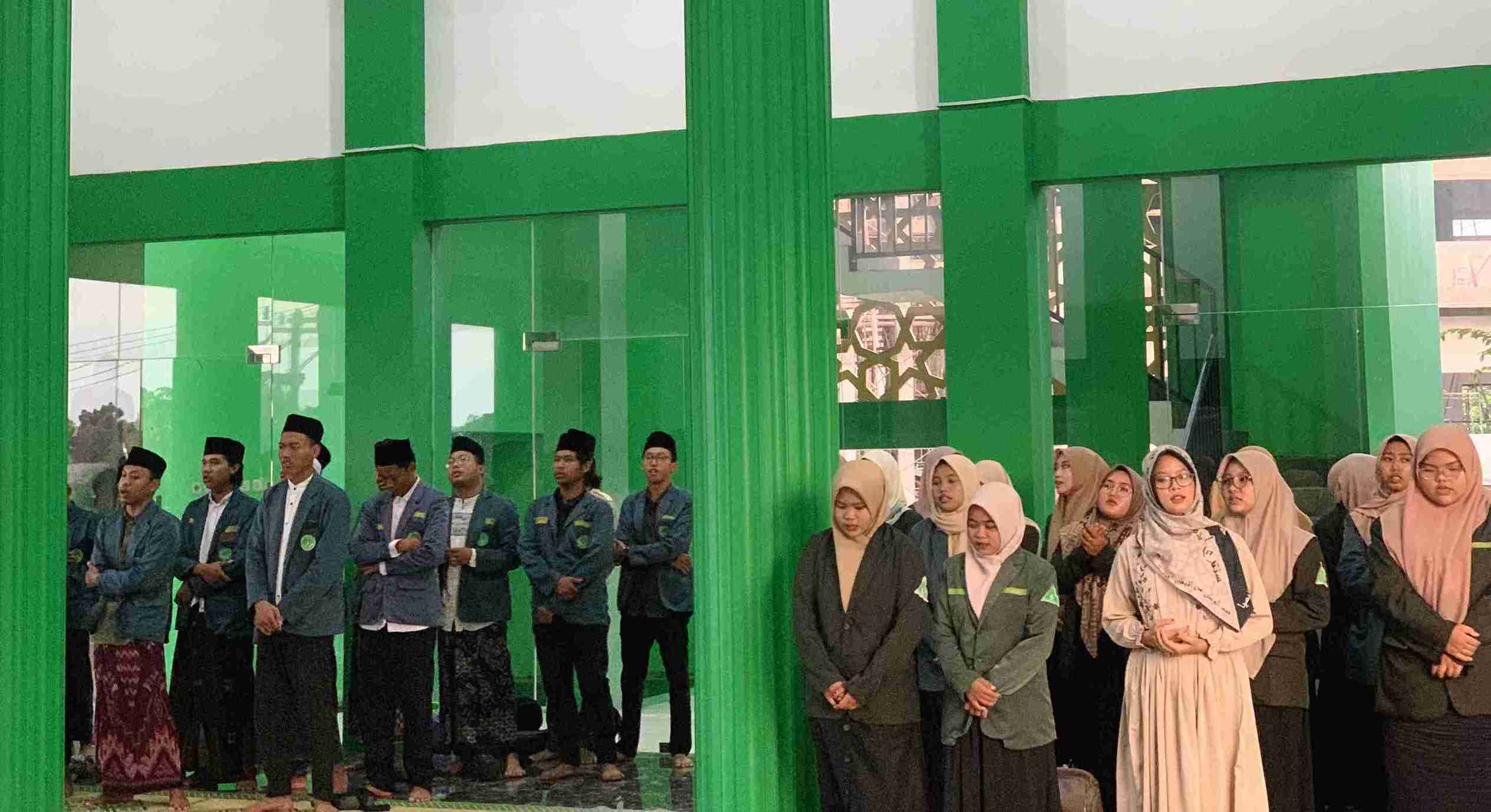 Rekan rekanita IPNU IPPNU se-Cabang Gresik dengan khidmat memperingati Harlah IPNU ke-70 dan IPPNU ke-69. Foto: dok PC IPNU IPPNU Gresik/NUGres