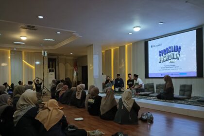 Beberapa kader PC IPNU IPPNU Gresik turut hadir dalam kegiatan Sparkling Ramadhan Batch 2 yang diadakan oleh PW IPNU IPPNU Jawa Timur di Gedung PWNU Jatim, Surabaya, Jumat (29/3/2024), kemarin. Foto: dok PC IPNU IPPNU Gresik/NUGres